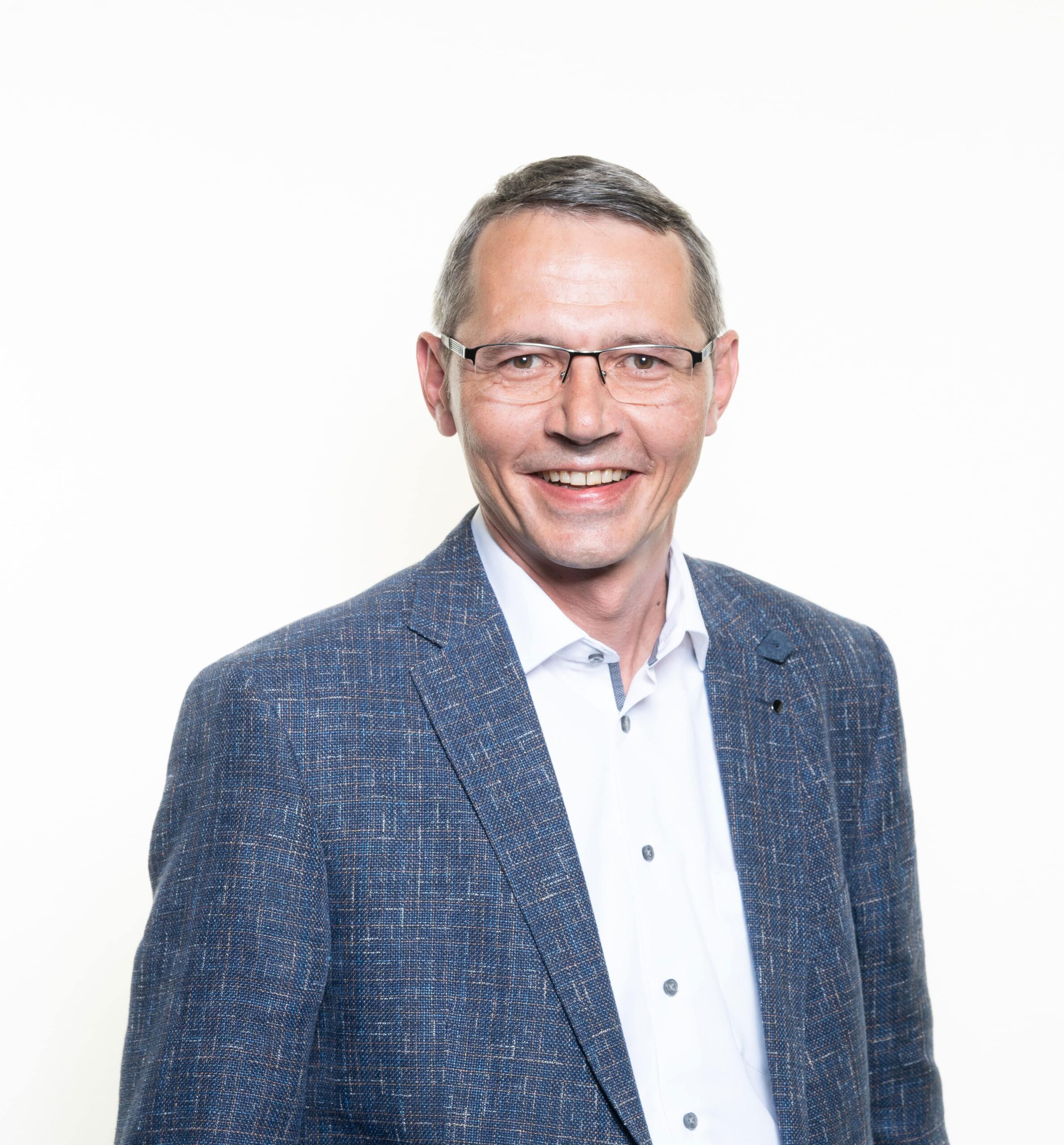 KMU-004_hochformat-min